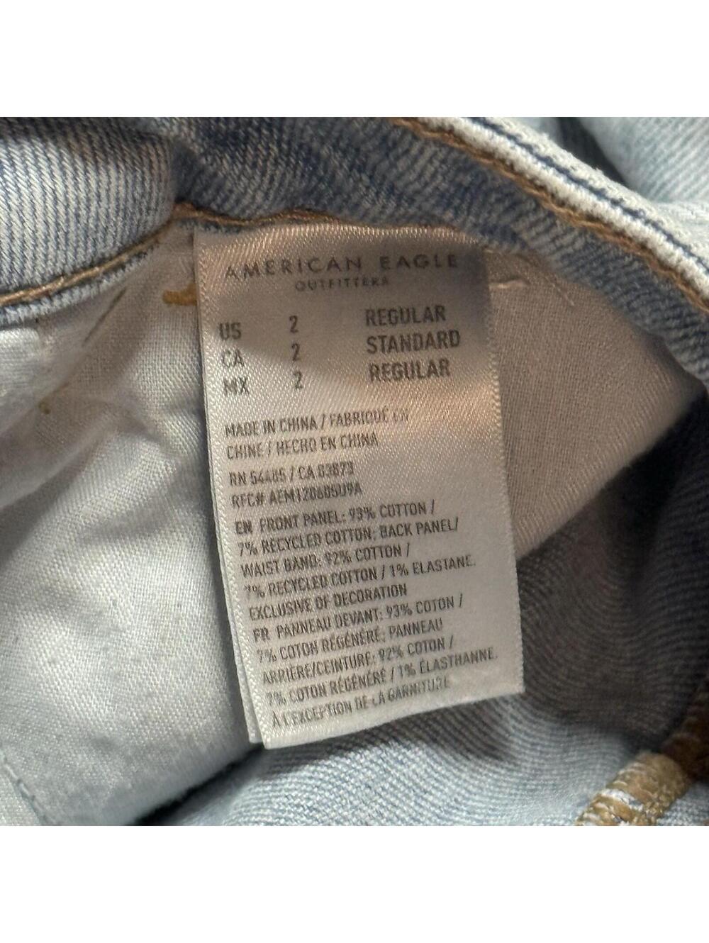 American Eagle Strigid Mom Jeans Womens Size 2 Light Wash Distressed Hem - Picture 6 of 14